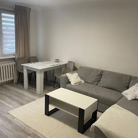 Apartament 2 Pokojowy W Centrum Miasta Żagań Bagian luar foto