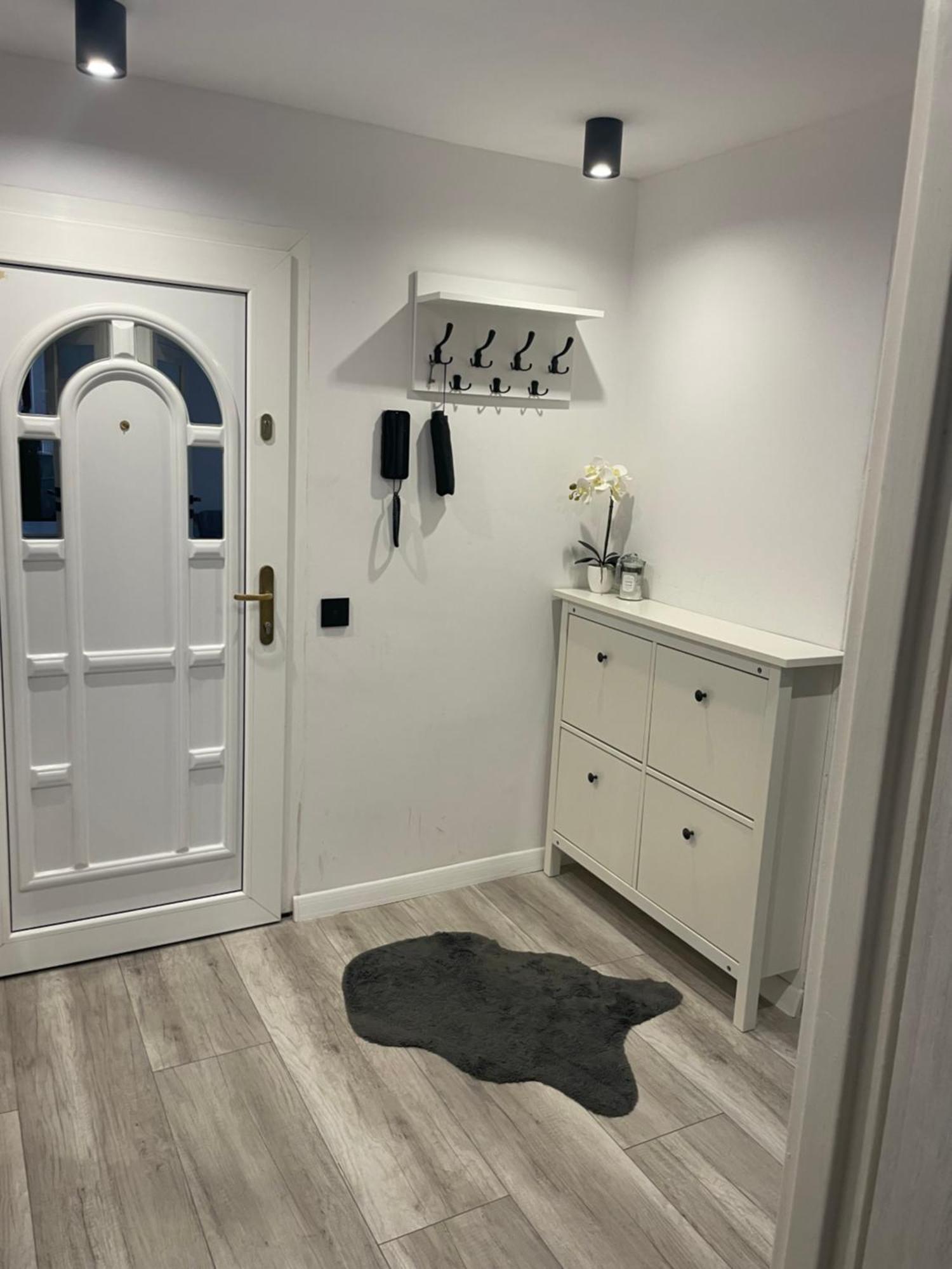 Apartament 2 Pokojowy W Centrum Miasta Żagań Bagian luar foto