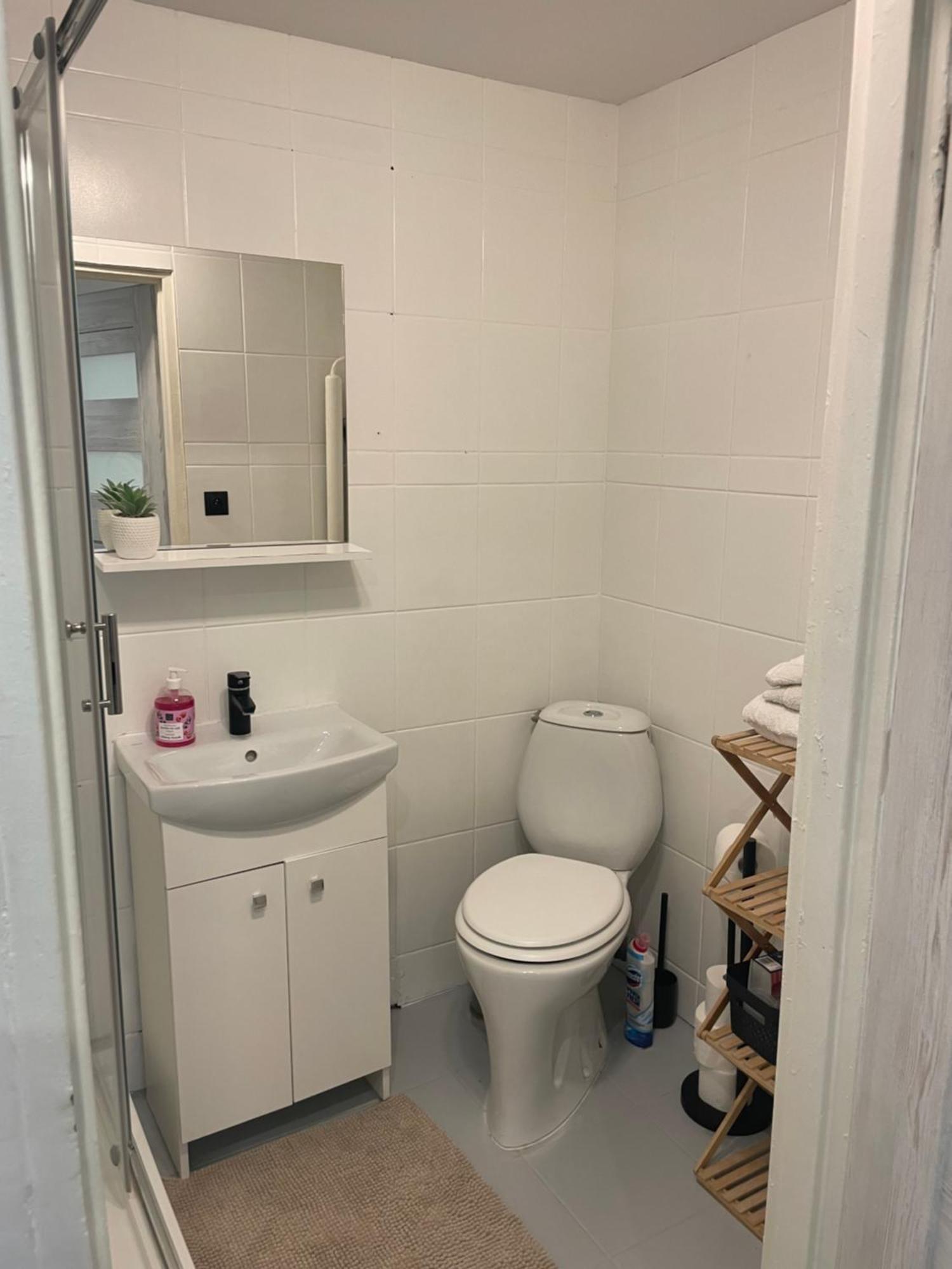 Apartament 2 Pokojowy W Centrum Miasta Żagań Bagian luar foto